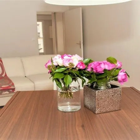 Апартаменты 55 M2 With Balcony In The 6th Arrondiss. *