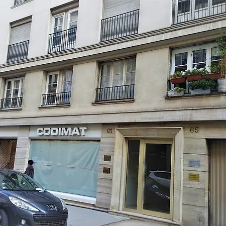 Апартаменты 55 M2 With Balcony In The 6th Arrondiss. *